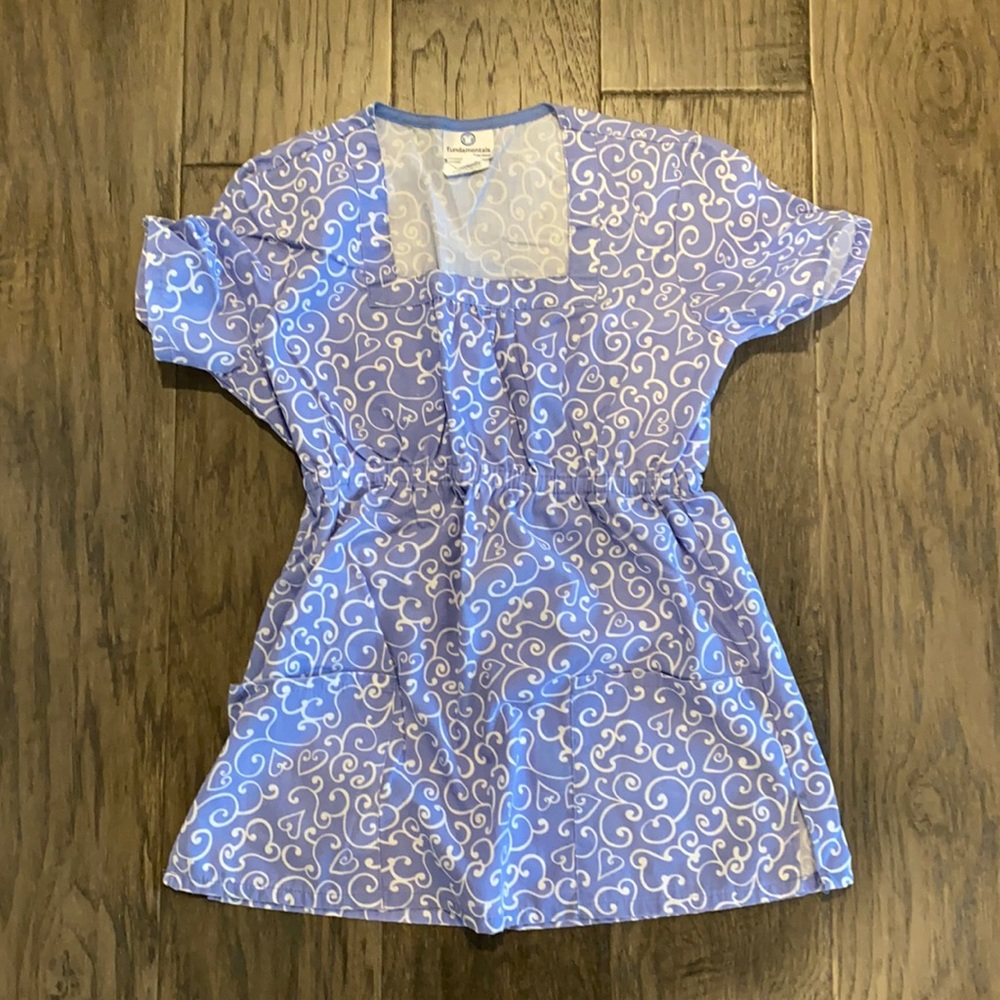 Fundamentals scrub top.